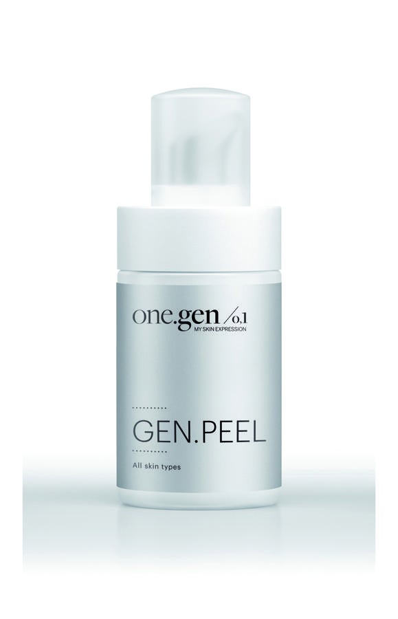 Crema microexfoliante progresiva que permite renovar y rejuvenecer el aspecto de la piel gracias a su tecnología Dúo Peeling, que une los beneficios de un peeling enzimático a la fuerza de un peeling químico, con su mejor tecnología de encapsulación. Mejora la textura de la piel, sin irritar, conserva su función barrera a la vez que la hidrata, mejora el aspecto de las arrugas, manchas, poros y marcas de acné, incrementando la luminosidad. (66€)