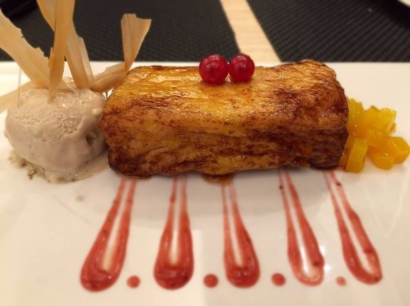 Y en Jota Cinco (Calle Alcalá, 423, Madrid), con crema inglesa y helado de café.