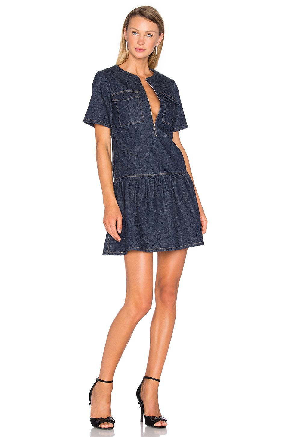 El vestido de Suno para Revolve Clothing es muy similar al de Paula Echevarría (198 euros).