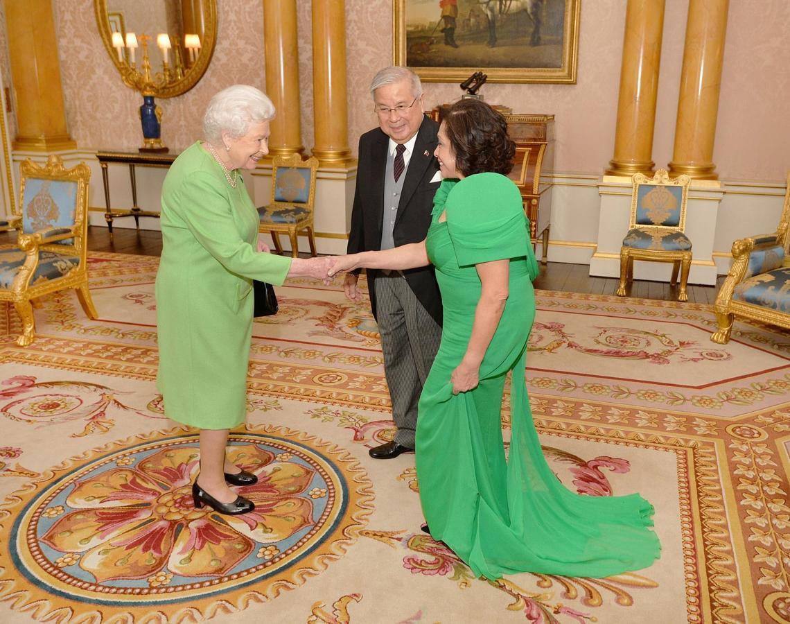Como nuestra reina Letizia, Isabel II también tiene una apretada agenda de recepciones y reuniones de trabajo en su día a día en palacio.