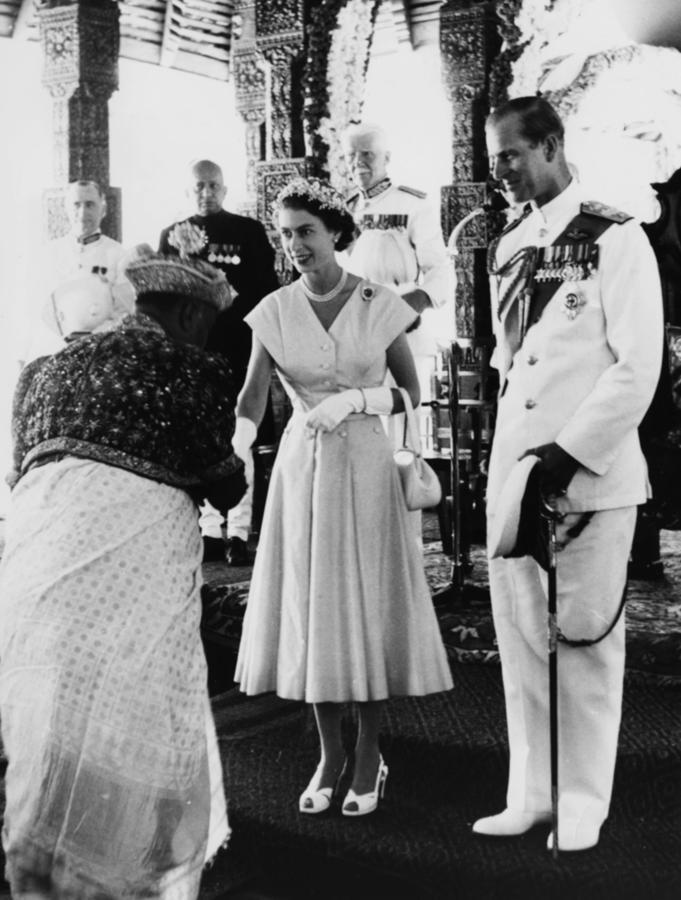 La Reina Isabel II, durante un viaje oficial a África, en 1954.