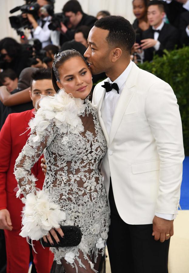 El cantante John Legend junto a su pareja, Chrissy Teigen