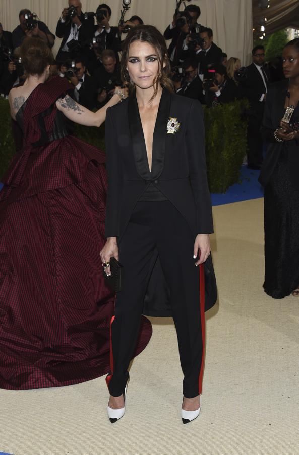 Una de las pocas que se atrevió con los pantalones, la actriz Kery Russell