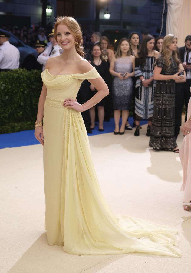 La actriz, fiel a su estilo con un vaporoso vestido de Prada