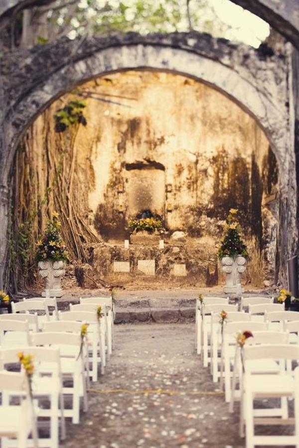 Nos imaginamos a unos novios dando el 'sí, quiero' en un espacio tan mágico como este, y la emoción nos pone la piel de gallina (Foto: Pinterest).