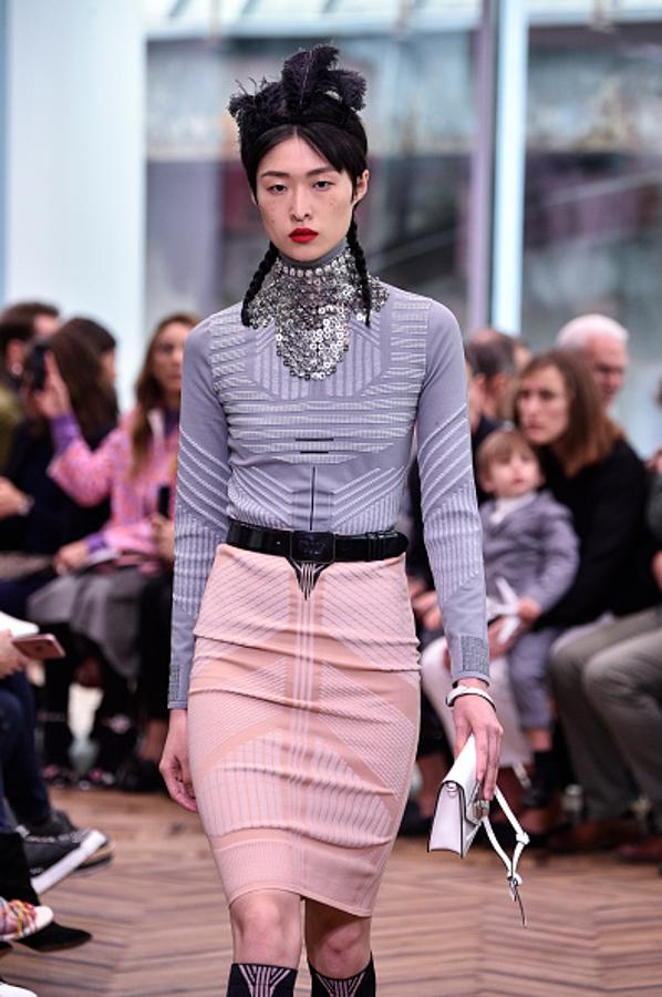 Las faldas de tubo se adaptan a la silueta femenina como si se tratara de una segunda piel.