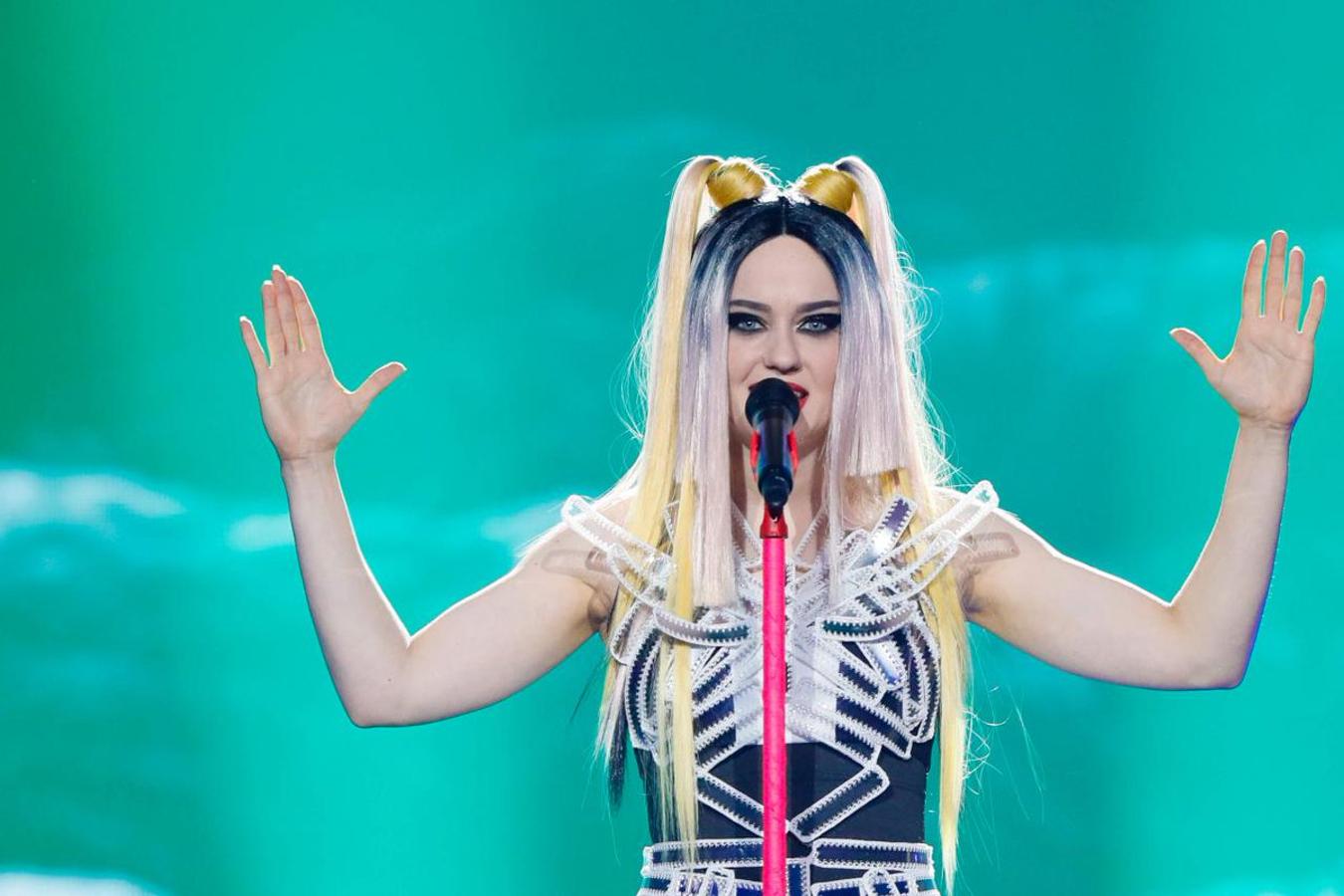 Letonia se jugó en la semifinal la coleta a lo Harley Quinn en ‘Suicide Squad’, con mucho colorido y un toque gamberro.