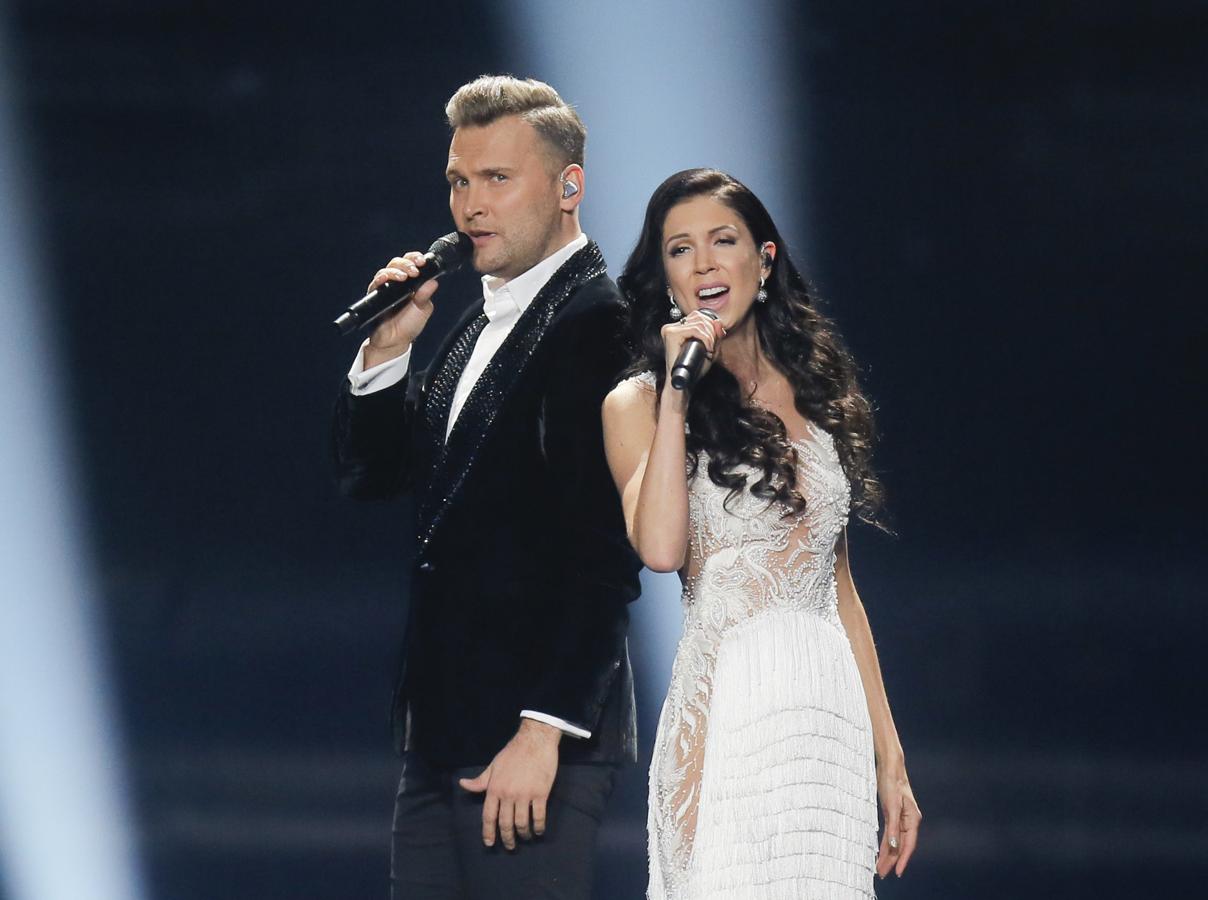 Estonia, con un parecido a Pimpinela en el que el chico brilla con luz propia.