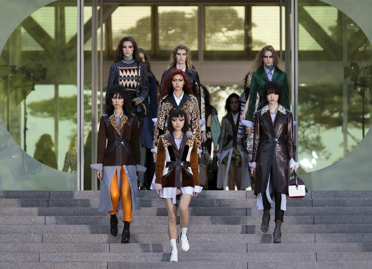 Algunas de las propuestas de la firma que fueron presentadas en su desfile en Japón