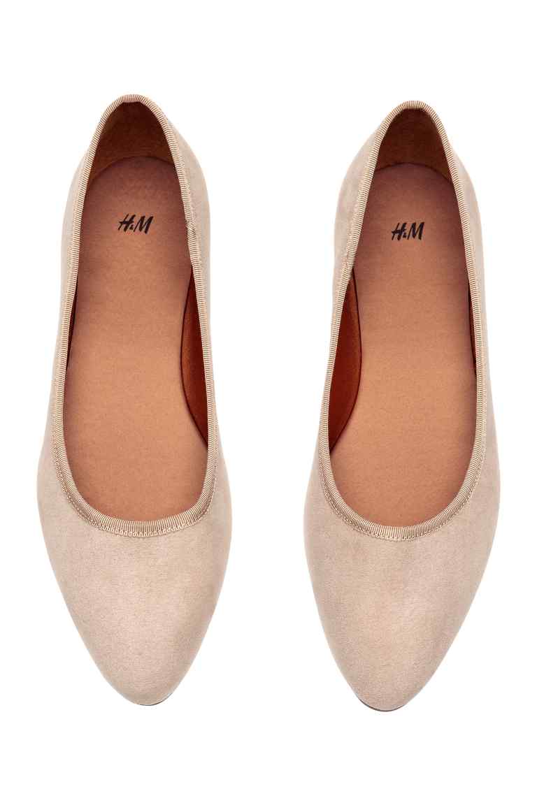 Bailarinas color champagne de H&M (9.99 euros).