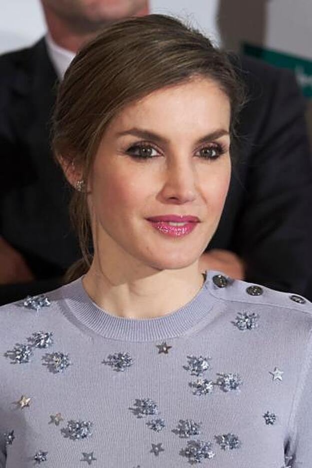 Doña Letizia, muy guapa con maquillaje entonos rosas.
