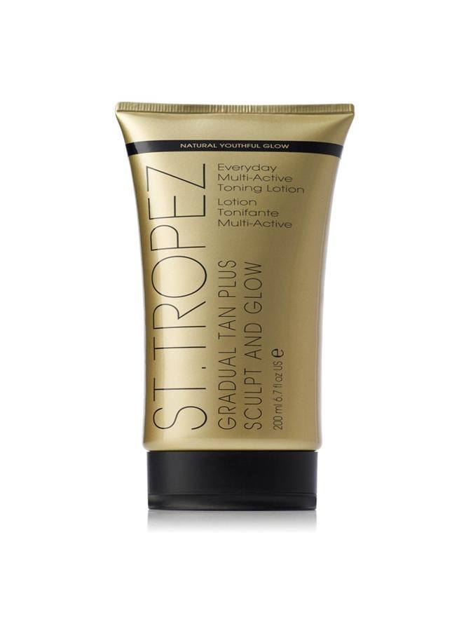 Loción autobronceadora que aporta un color dorado suave, de forma gradual, contiene pigmentos ópticos 3D que borran imperfecciones e igualan la piel, con activos reafirmantes para una piel más tonificada y un alto poder hidratante gracias al ácido hialurónico, la manteca de karité y la glicerina. (28€).