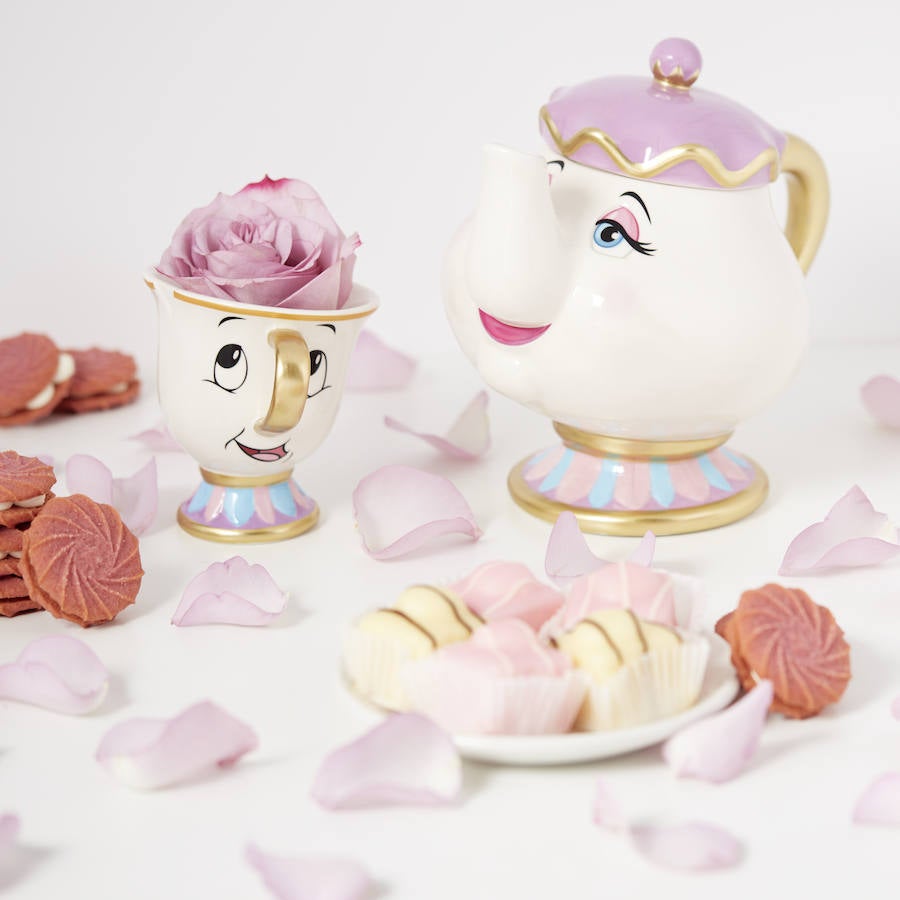 ¿Qué sería de Chip sin su madre, la Señora Potts? Pues ahora, después de la locura que desató la (monísima) taza, llega la tetera con la que completar el juego.