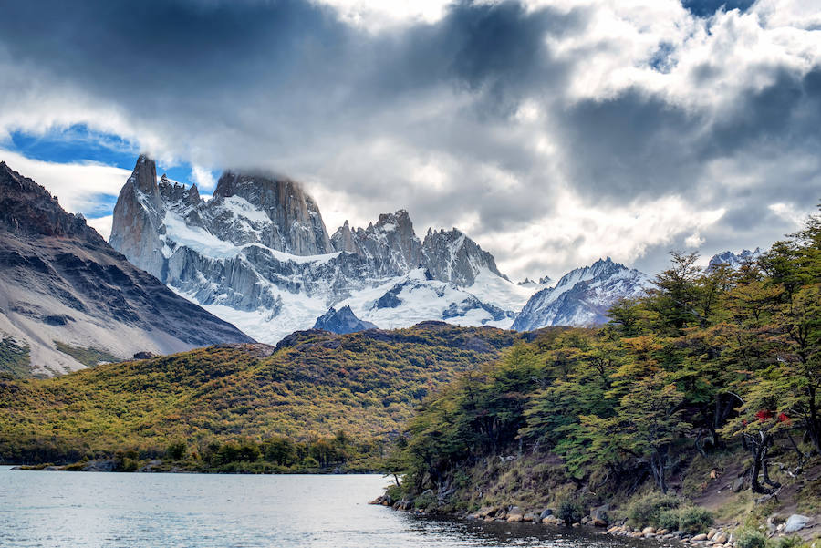 En la Patagonia se puede navegar a través de inmensos ríos o escalar los picos dentados de las montañas en un ambiente en el que las temperaturas rara vez superan los 20 grados, lo que permite ver los glaciares durante todo el año. Pero si buscas algo más que naturaleza, la riqueza cultural de la zona es impresionante.(Fuente: Hundredrooms).
