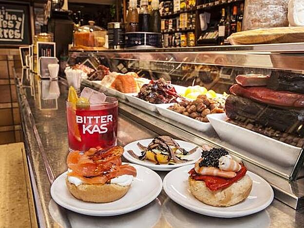 Redescubrimos el tapeo, esa tradición tan nuestra.