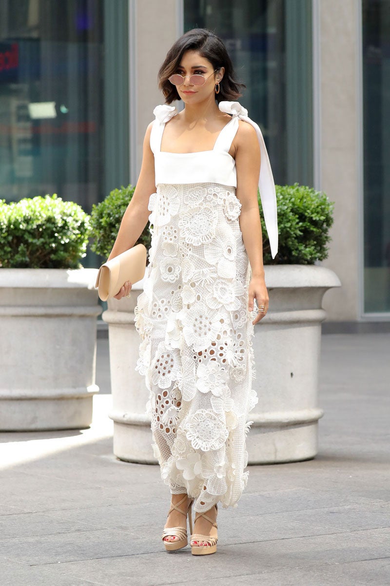 Sofisticado, elegante y muy veraniego, el mono de Chloé de la exniña disney fue todo un acierto.