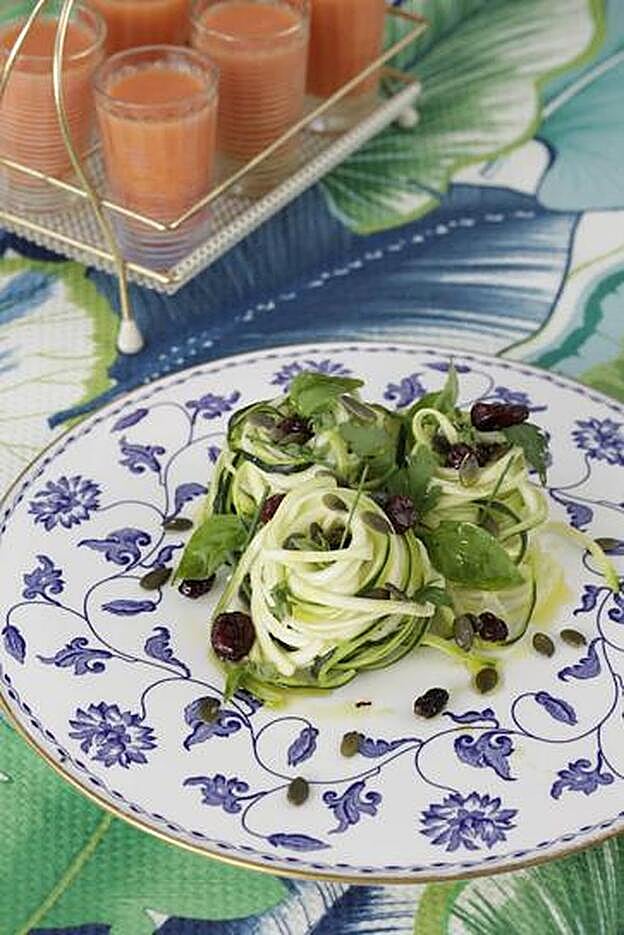 La ensalada de calabacín y pasas.