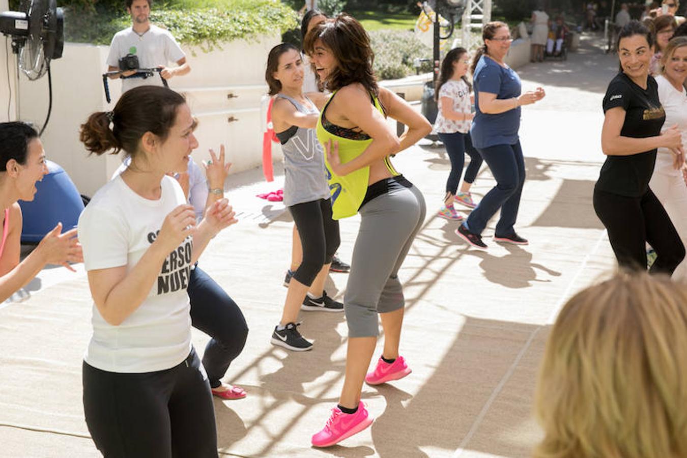 Más conocida como 'Lady Zumba Spain', Lina Hernández puso ritmos cubanos a nuestros entrenamientos en el I Go Natural de Mujerhoy.