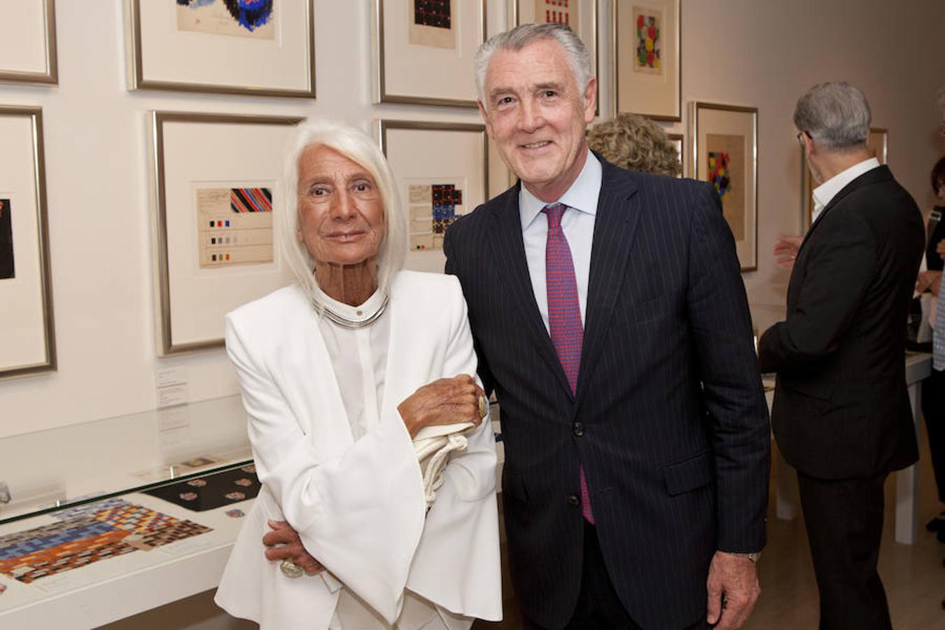 Soledad Lorenzo, galerista; con Evelio Acevedo