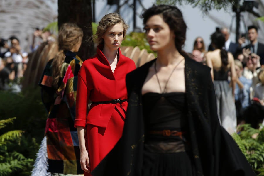 Los años '40 y los viajes del propio Christian Dior inspiran la segunda colección de Alta Costura de Maria Grazia Chiuri para la 'maison'.