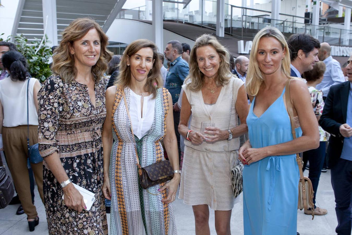 Sonia Sánchez, de Ibéricos FISAN, entre Irene y María Aguilar, de Aguilar Comunicación, y Malena Olcoz, Jefa de producto de Mujerhoy.com