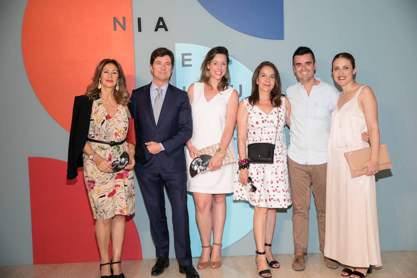 LIliana Maguiregui, Dtra. área revistas de CMVocento.;, Iñaki Ruiz-Casaux, Paula Martín-Voz, Rosana Pazos, y Amaia Campos, tdoos de CMVocento.;, junto con Óscar Máñez, de Optimedia