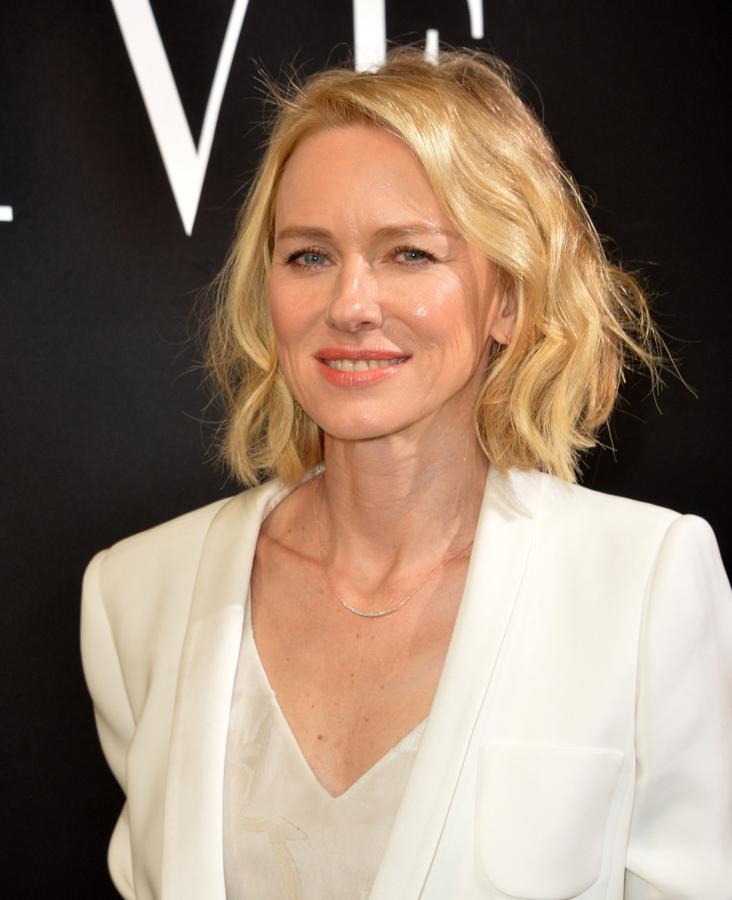 La actriz australiana Naomi Watts apuesta por un rubio dorado, muy favorecedor, que le aporta gran luminosidad al rostro. Su piel clara y su color de pelo también son claros.