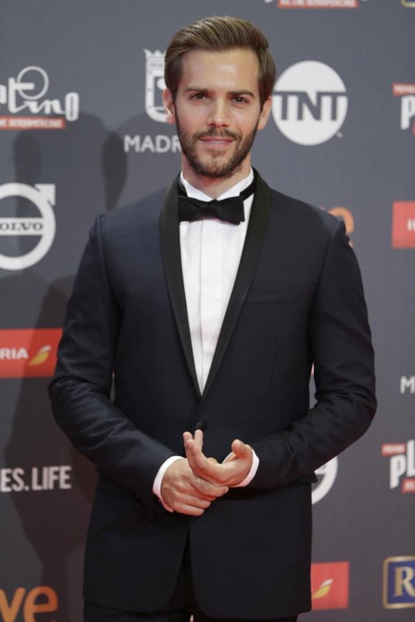 El actor, pareja de Natalia Sánchez, acudió a la gala con un traje de Dior Homme.