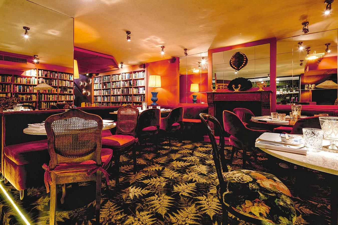 El concepto de restaurante japonés cambia. El último ejemplo es Madame Sushita (Paseo de la Habana, 15. Madrid), un nuevo espacio de cocina fusión, con carta de cócteles y dj, que se fusiona también con la cultura: está decorado como una biblioteca, con muchos volúmenes de fotografía y moda.