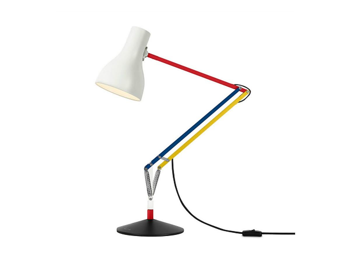 Paul Smith llena de color los armarios... y también esta mítica lámpara de Anglepoise (en tres tamaños).