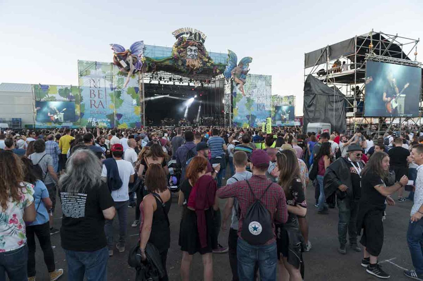 El escenario principal de Sonorama Ribera estaba presidido por el dios Baco.