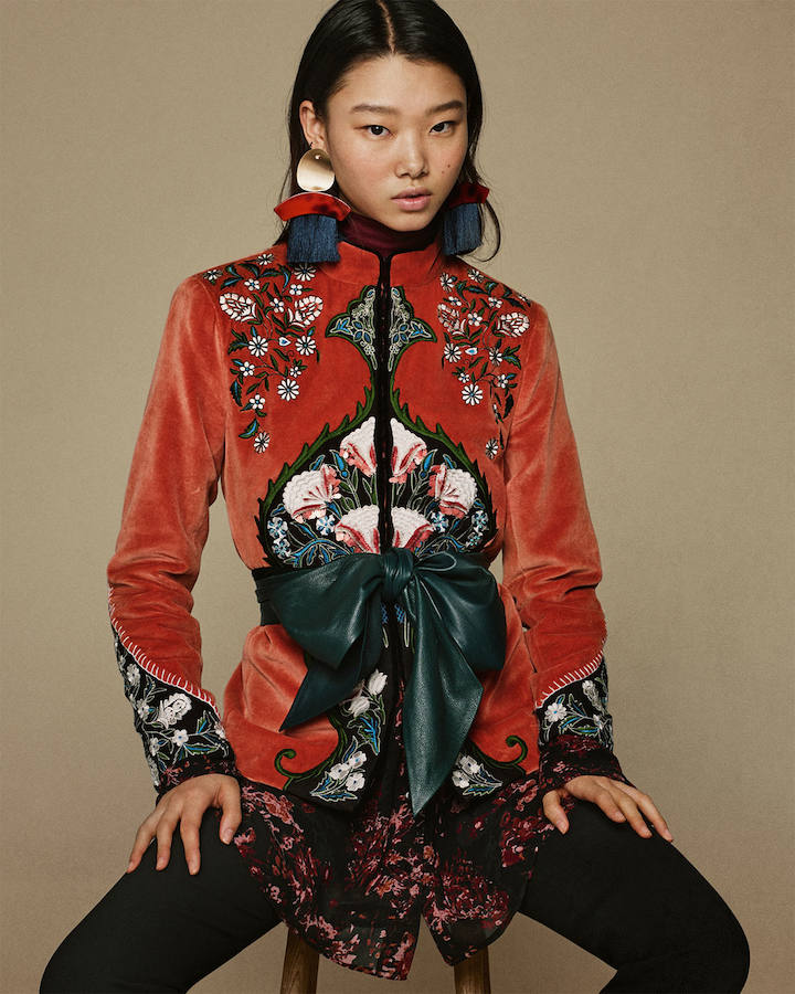 Las 'geishas' urbanas fueron las protagonistas de los desfiles otoño-invierno de Gucci, Cavalli o Jorge Vázquez. Y Zara lo reinterpreta con piezas como esta chaqueta de terciopelo bordada (69.95 euros).