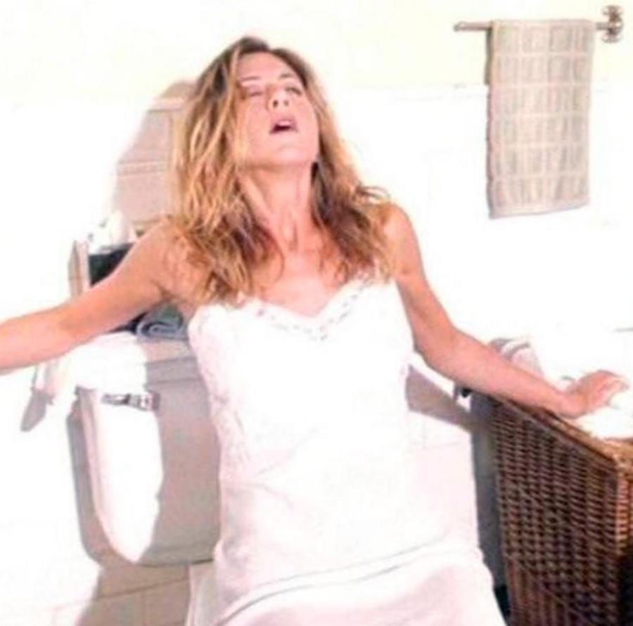 El orgasmo de Jennifer Aniston en 'Como Dios' fue el resultado del deseo del personaje al que daba vida Jim Carrey.