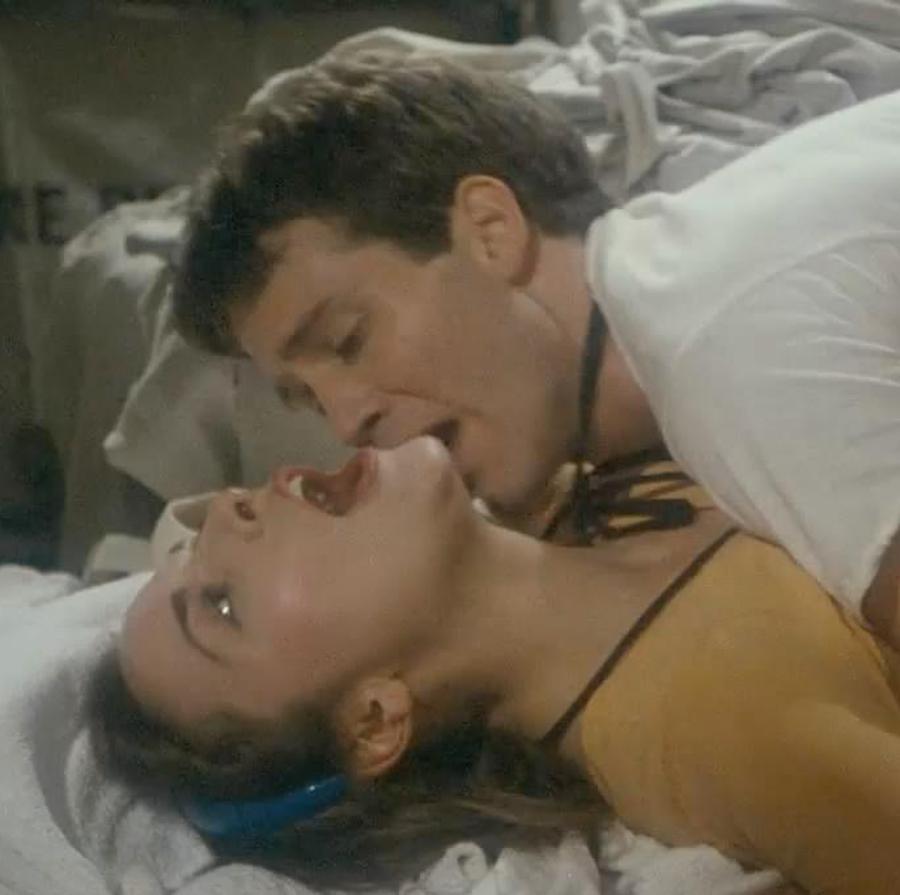 'Porky's' incluye una escena protagonizada por Kim Cattrall en la que sus gritos revolucionaban el instituto.