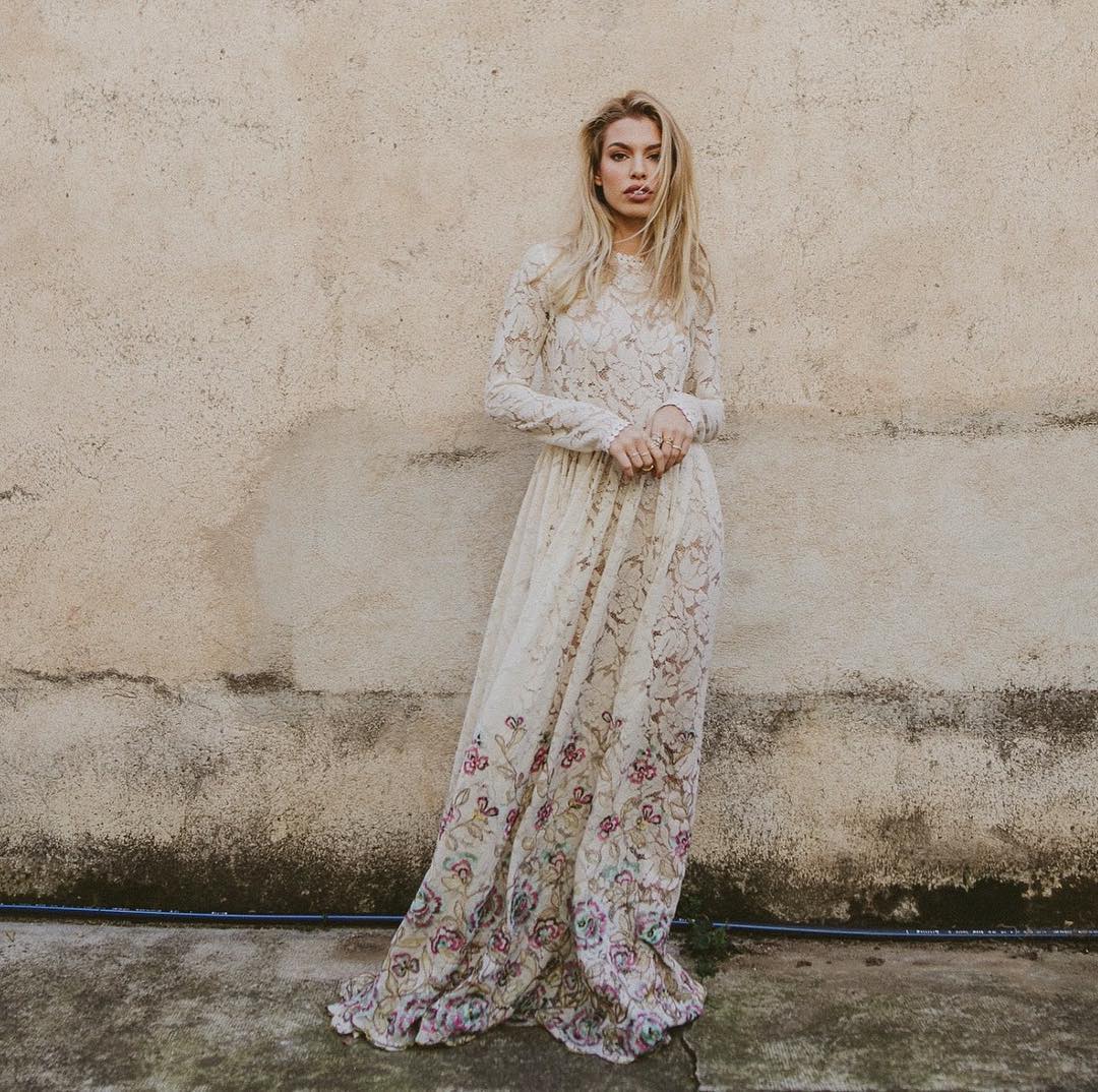 De estilo vintage y con un toque 'bohochic', la firma de Barcelona hace alta costura nupcial con resultados tan espectaculares como este.