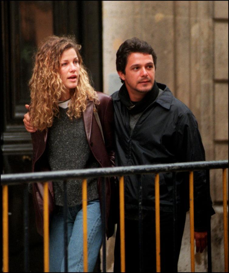 El cantante Alejandro Sanz estuvo casado con la modelo mexicana Jaidy Mitchel, pero le fue infiel y llegó a emitir un comunicado aceptando esa infidelidad.