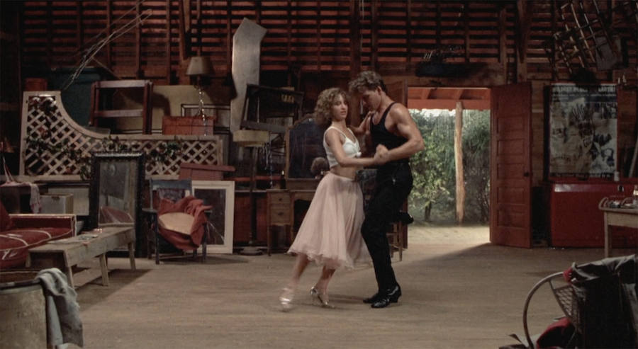 Por no hablar, claro, de la falda midi de tul efecto bailarina. En tonos empolvados, con cintura marcada, vuelo y largo a media pierna, ha sido la prenda estrella de la primavera verano 2017. ¿Ves la foto? Pues no es de ayer, tiene tres décadas...