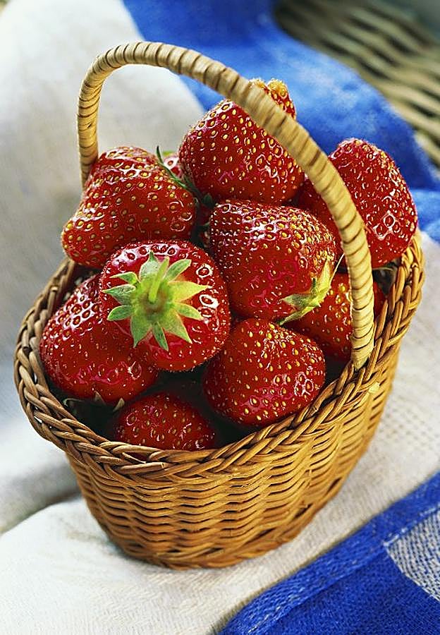 Las fresas son antioxidantes y mejoran el tránsito intestinal y la digestión.