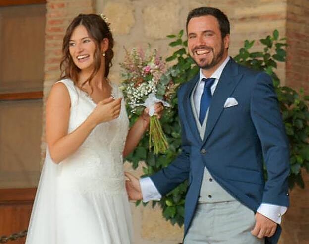 La pareja posó ante los medios-