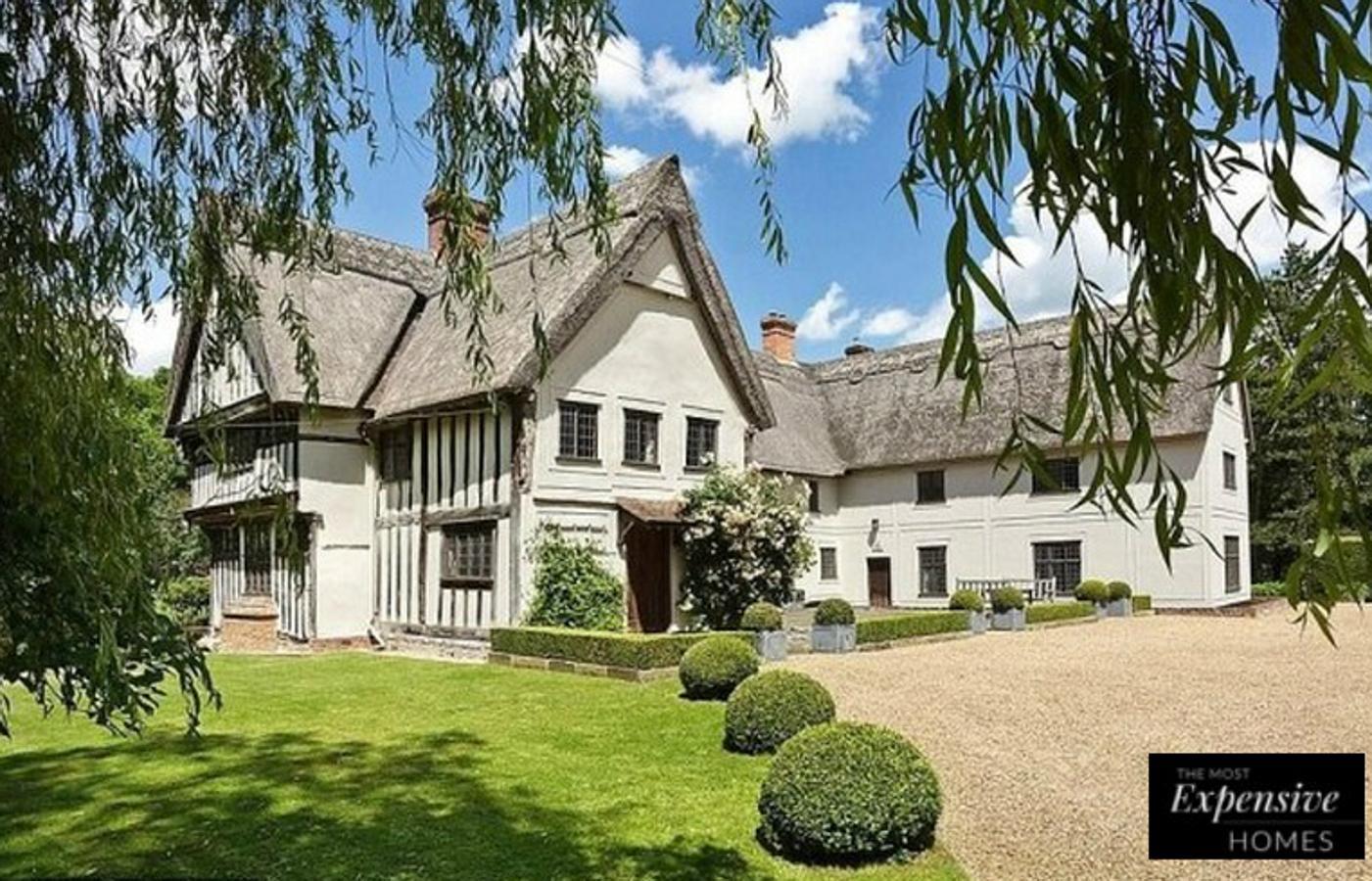 La estructura de la casona conserva vestigios de la tradición medieval británica, con sus característicos tejados o las vigas de madera vistas.