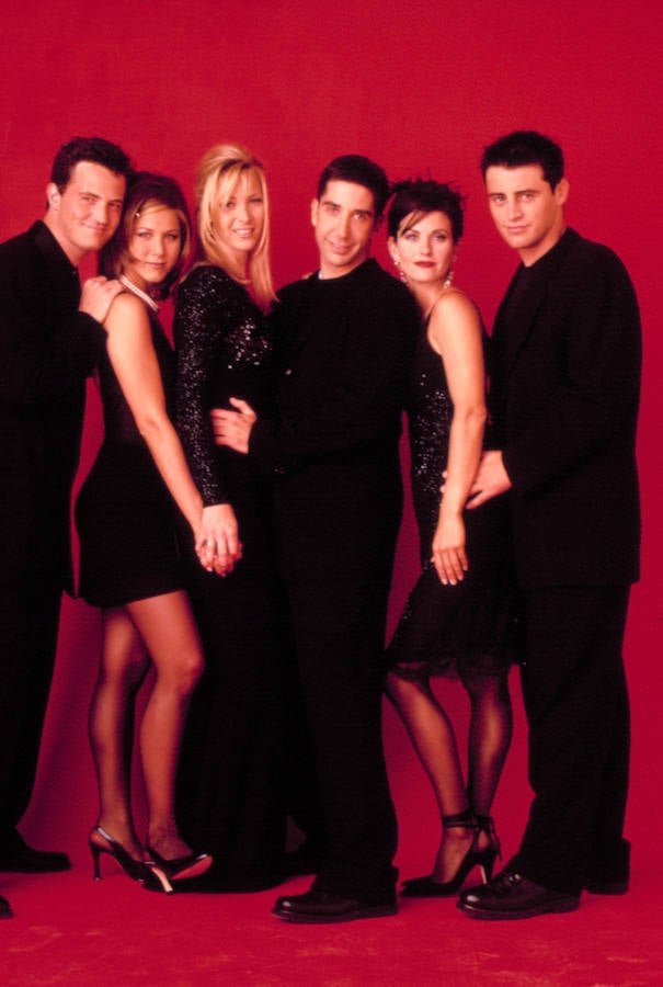 El pasado invierno nos reconciliamos con las medias y las volvimos a aceptar como complemento en nuestros looks de noche más sofisticados. La verdad que viendo a Rachel y a Monica en esta foto no entendemos por qué las guardamos tanto tiempo en el cajón.