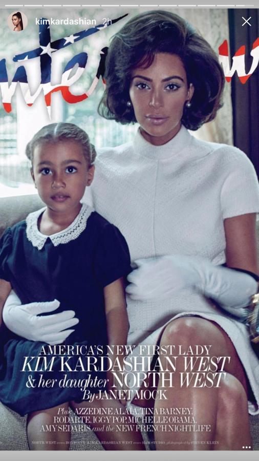 Foto de portada de la revista 'Interviú' de Kim Kardashian con un vestido blanco y su hija, North West, con un vestido azul marino.
