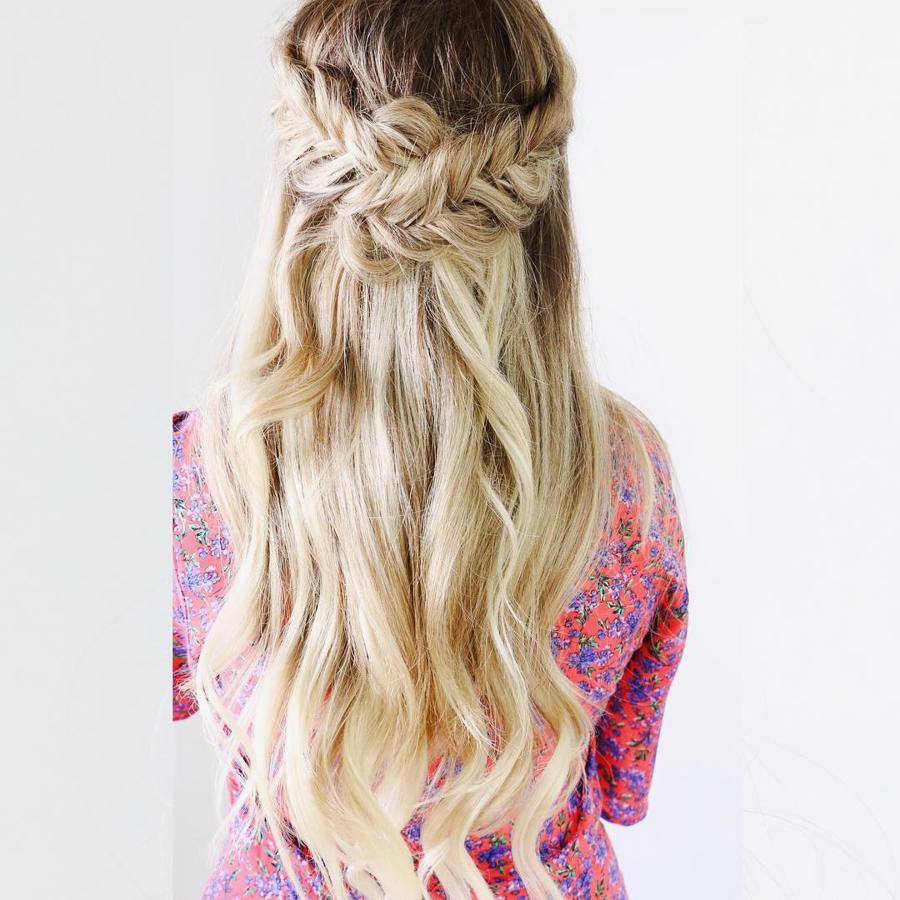 Kayley Melissa es una joven apasionada del mundo de la belleza. Tiene un blog en el que enseña todos sus peinados paso a paso. (104k de seguidores)