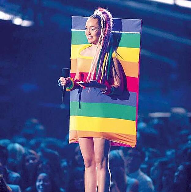 Miley también ha lucidio en varias ocasiones estilismos de la diseñadora.