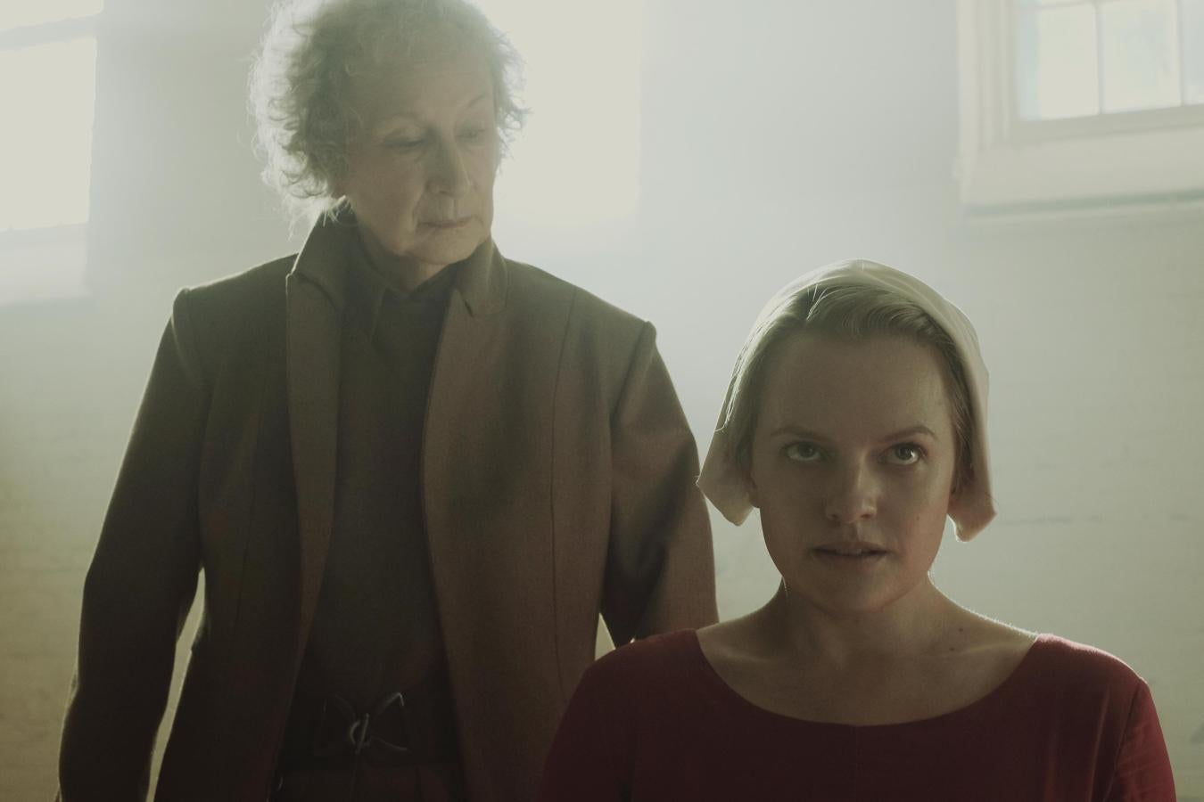 La actriz Elisabeth Moss en una de las escenas de la serie 'Handmaid´ Tale' en la que interpreta a Offred.