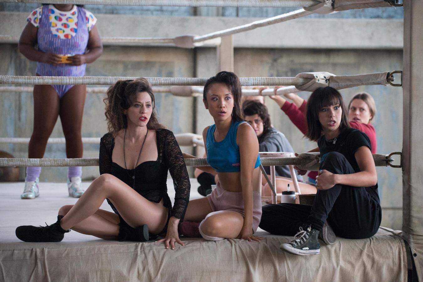 Las protagonistas de una de las series que más gustarán de Netflix: Glow.