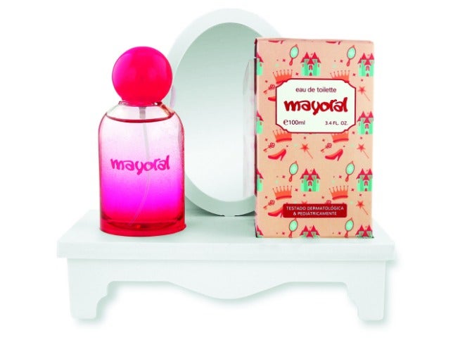 Sus colecciones de moda para niños y adolescentes se distribuyen en más de 75 países y ahora lanzan su primer perfume. Dicen que el ser humano recuerda el 35% de lo que huele, pero solo el 5% de lo que ve. ¿Podría haber mejor motivo? Se vende en tiendas y en la web. www.mayoral.com.