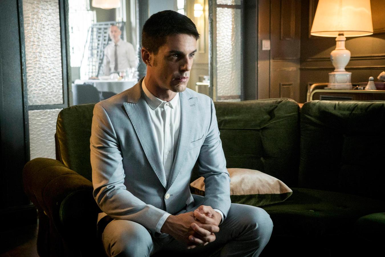 Alejo Sauras, protagoniza a El Enlace, un personaje muy importante en la serie, en la que formará una particular pareja con Andrés Vargas.