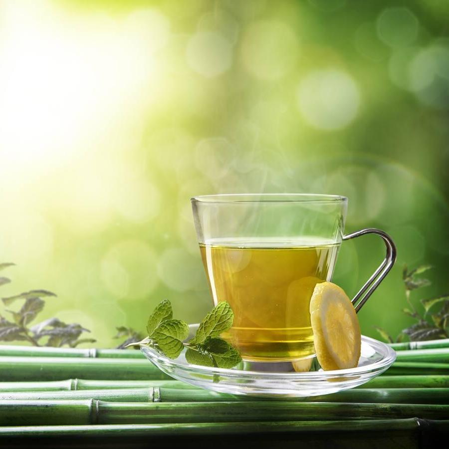 Promueve la oxidación de grasas y aumenta el gasto de calorías gracias a la cafeína y catequinas. Dos tazas de té verde al día ayudan a mantener el peso ideal.