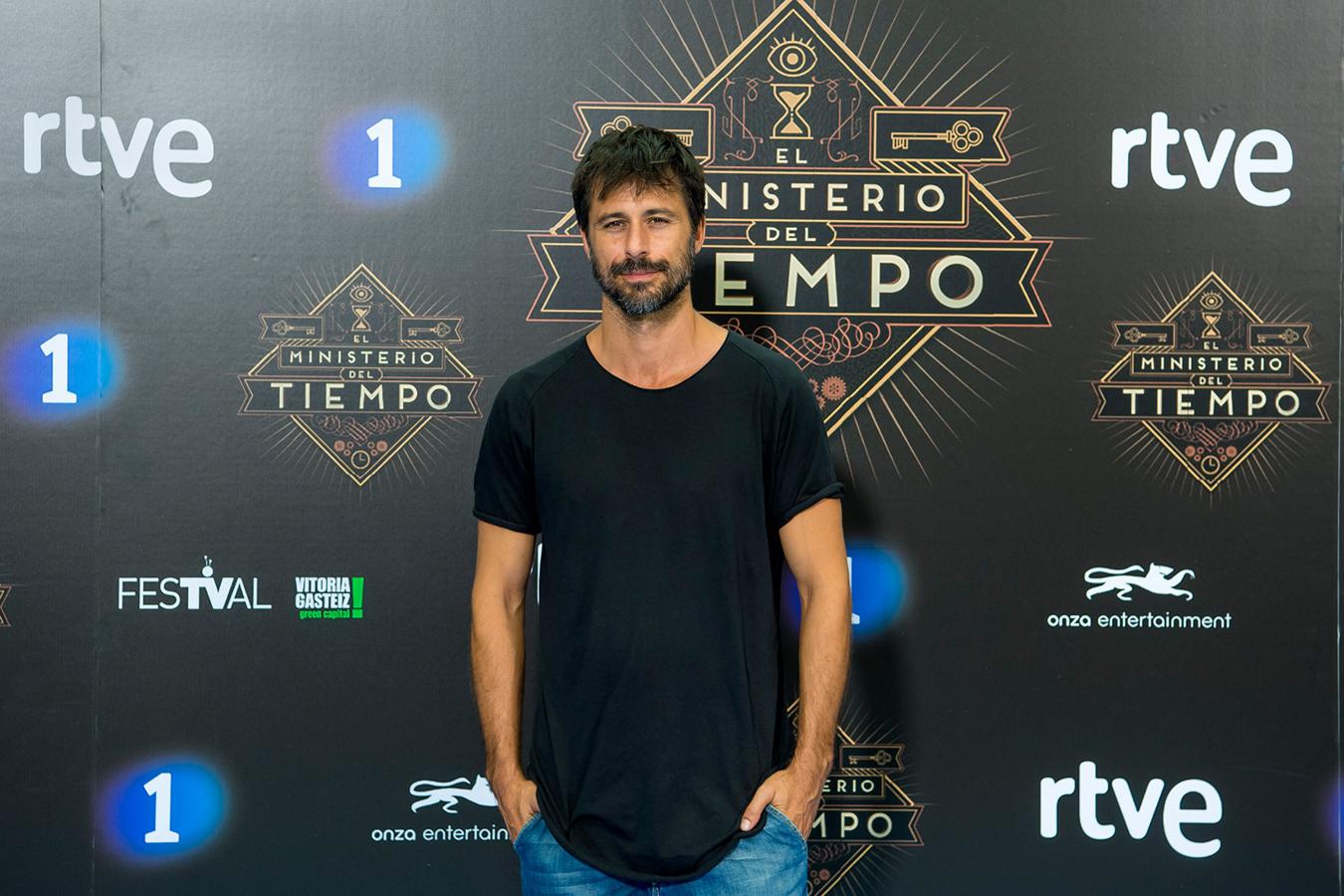 El actor Hugo Silva en el photocall en el FesTVal de Vitoria por el estreno de la serie.